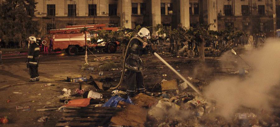 Одесский горсовет сообщил, что 43 человека погибли и 174 --пострадали в результате беспорядков в городе