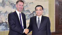 Глава правительства КНР призвал к разработке "элитных" проектов гуманитарного сотрудничества с Великобританией