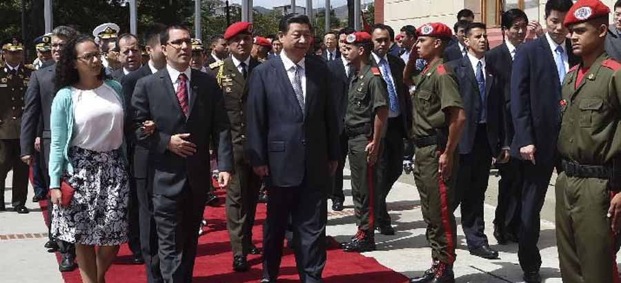 Председатель КНР Си Цзиньпин посетил мавзолей Уго Чавеса