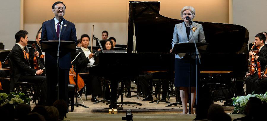 Ли Кэцян направил поздравительную телеграмму по случаю выступления Сводного китайско-российского молодежного оркестра