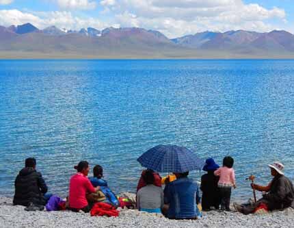 Наступает лучший сезон для посещения священного озера Намцо в Тибете