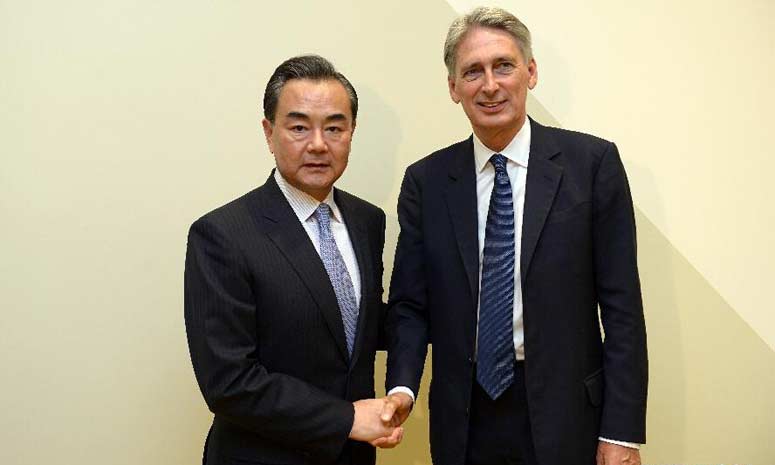 Ван И: КНР и Великобритания намерены приложить совместные усилия для успешного визита Си Цзиньпина в Великобританию