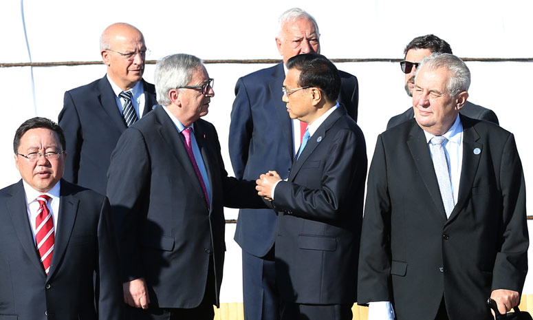 Ли Кэцян присутствовал на неформальной встрече в рамках 11-го саммита "Азия-Европа" и выступил на ней с речью