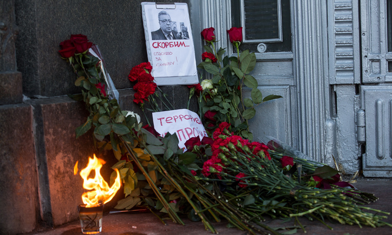 В Москве скорбят о погибшем российском дипломате