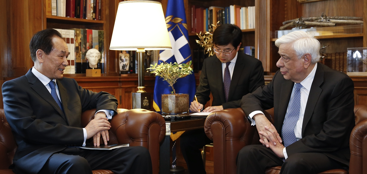Президент Греции встретился с генеральным директором информационного агентства Синьхуа