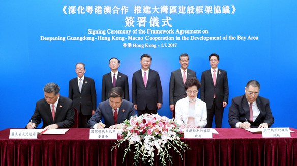 Си Цзиньпин присутствовал при подписании рамочного соглашения об углублении сотрудничества Гуандун, Сянгана и Аомэня в строительстве региона "Большого залива"