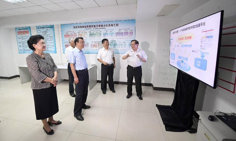 Ли Кэцян призвал к увеличению роли инноваций в трансформации экономики