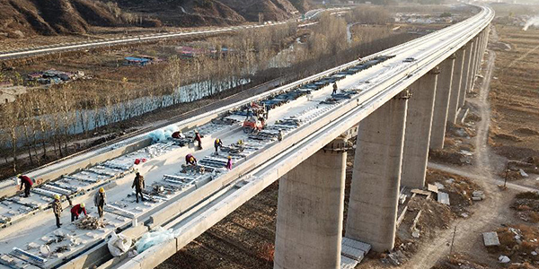 родолжается строительство высокоскоростной железной дороги Пекин -- Шэньян