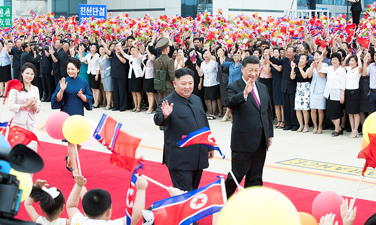 Си Цзиньпин принял участие в церемонии проводов, организованной Ким Чен Ыном