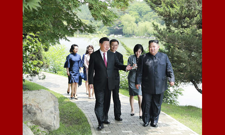Си Цзиньпин встретился с председателем ТПК, председателем Государственного совета КНДР Ким Чен Ыном