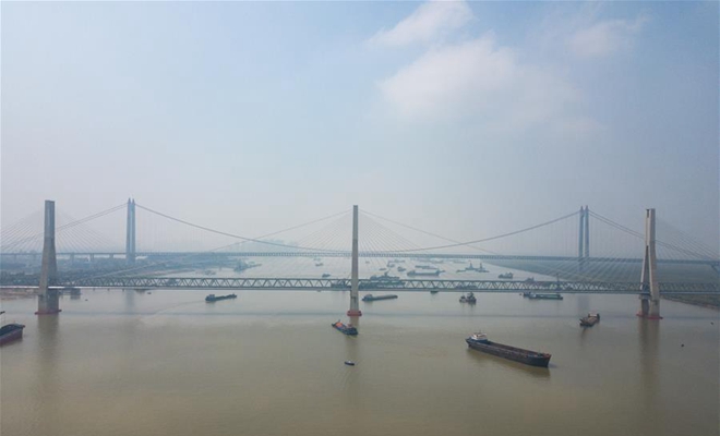 Большой Дунтинхуский мост железной дороги Хаолэбаоцзи -- Цзиань -- настоящая "жемчужина" на "длинном драконе из железа и стали"