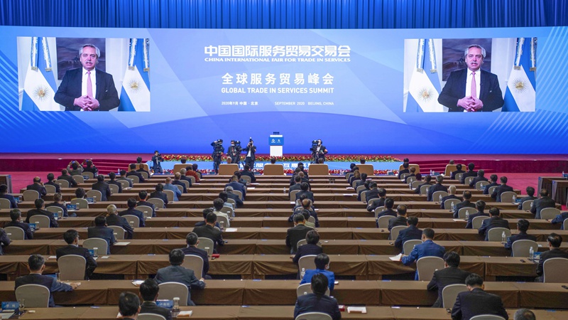 В Пекине проходит саммит по глобальной торговле услугами