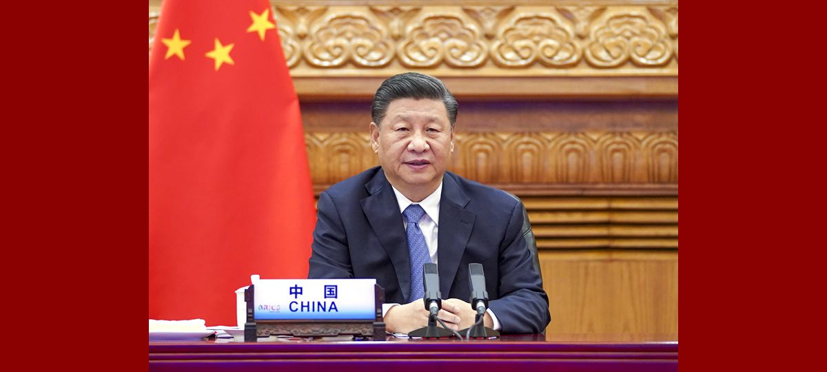 Си Цзиньпин выступает с речью на саммите БРИКС