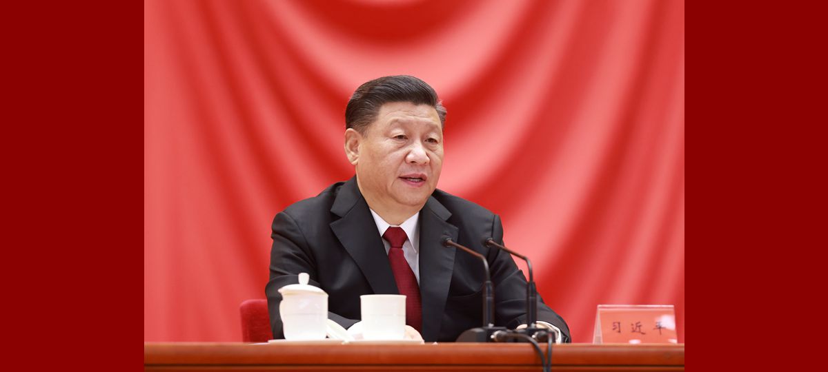 Си Цзиньпин призывает рабочий класс стремиться к новым и историческим достижениям в модернизации Китая