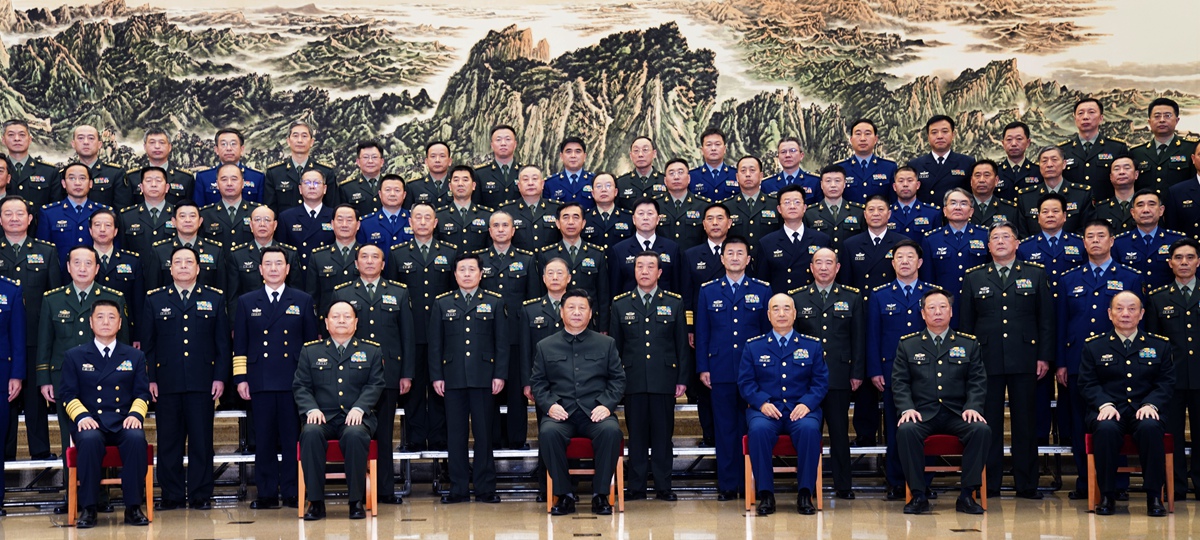 Си Цзиньпин встретился с участниками конференции по работе в сфере идейно-политического воспитания в армии