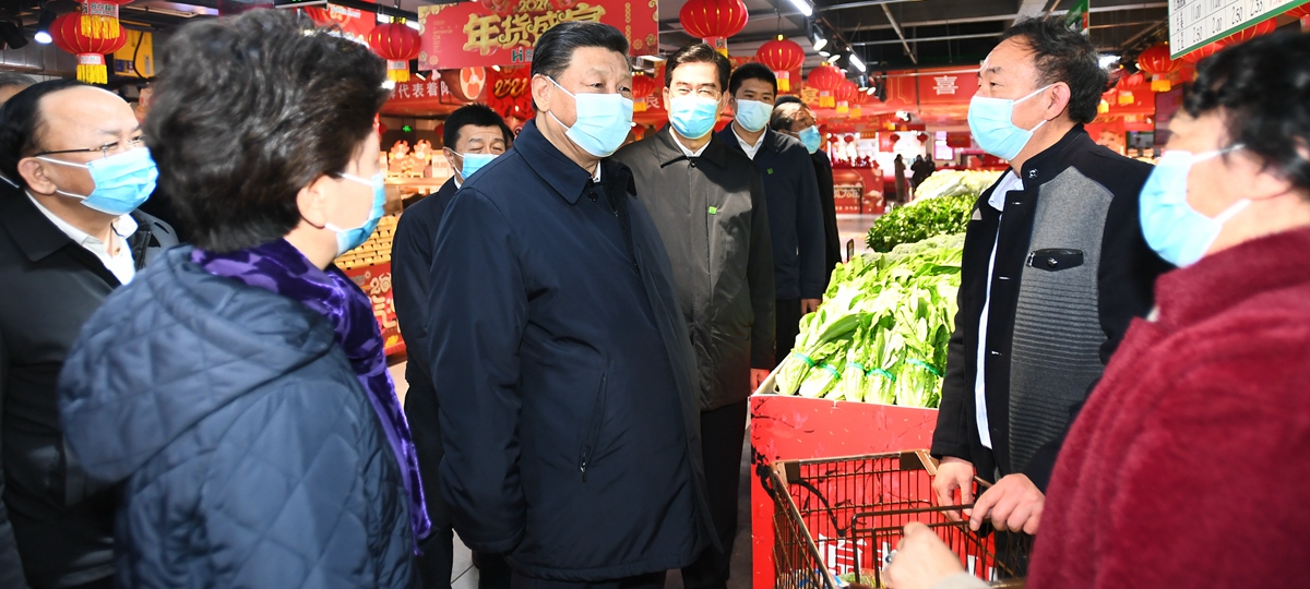 Си Цзиньпин посетил супермаркет и жилую общину в Гуйяне