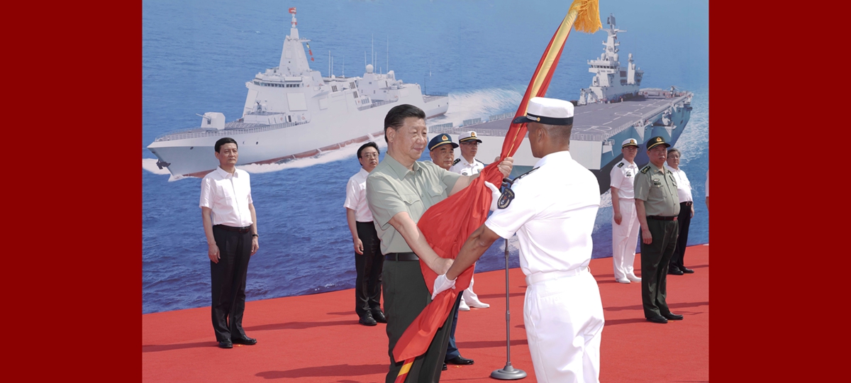 Си Цзиньпин посетил церемонию ввода в строй трех боевых кораблей ВМС Китая