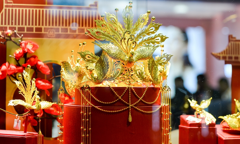 На 1-м Китайском международном ЭКСПО потребительских товаров представлены ювелирные изделия и модные предметы