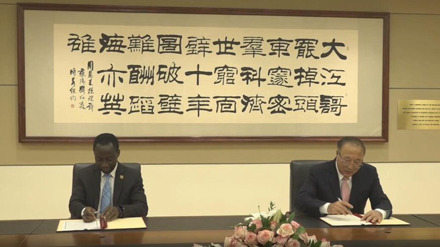 Китайский посланник и глава ААКПО подписали соглашение о создании арбитражного центра в Сянгане