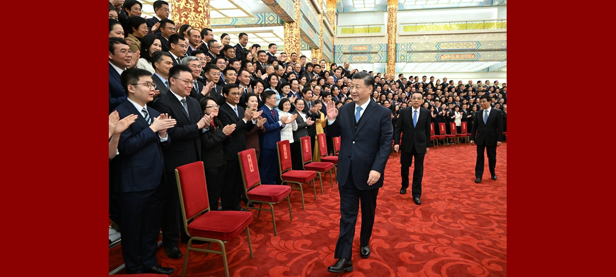 Си Цзиньпин встретился с представителями из кругов СМИ