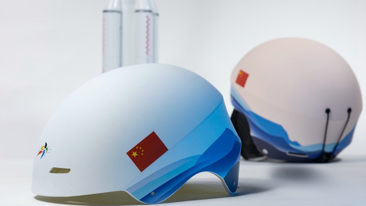 В Китае применили технологию ракетостроения в разработке горнолыжных шлемов