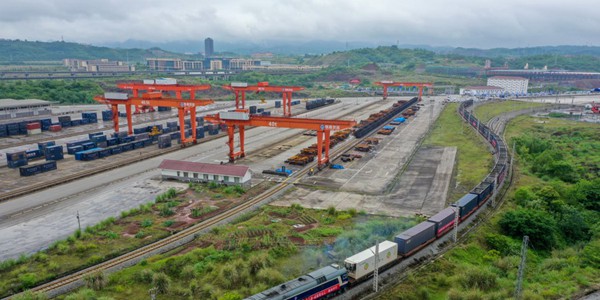 Запущен первый грузовой поезд экономического кольца Чэнду-Чунцин