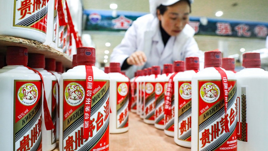 Чистая прибыль ведущего китайского производителя спиртных напитков "Гуйчжоу Маотай" продемонстрировала значительный рост в первом квартале 2023 года