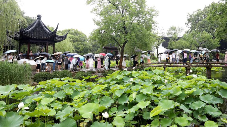 В Китае совершено более 100 млн внутренних туристических поездок за выходные по случаю праздника Дуаньу