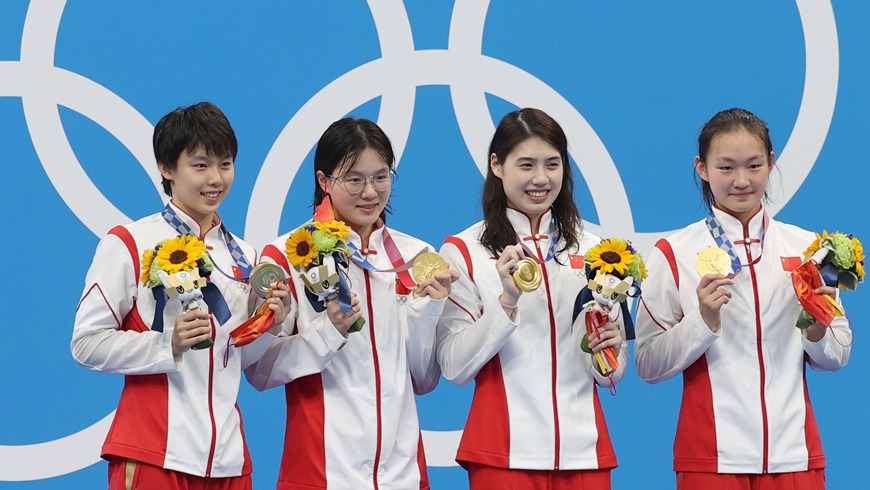Китайские пловчихи завоевали золото в эстафете 4х200 м вольным стилем на Олимпийских играх в Токио