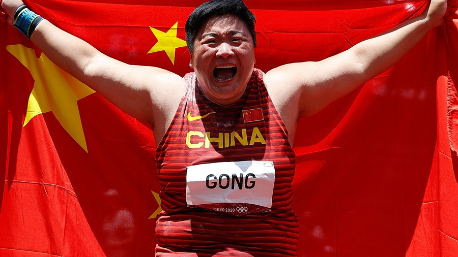 Китаянка Гун Лицзяо завоевала золотую медаль в толкании ядра на Олимпийских играх в Токио