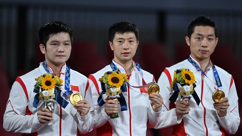 Китай занял первое место в мужских командных соревнованиях по настольному теннису на четвертой Олимпиаде подряд