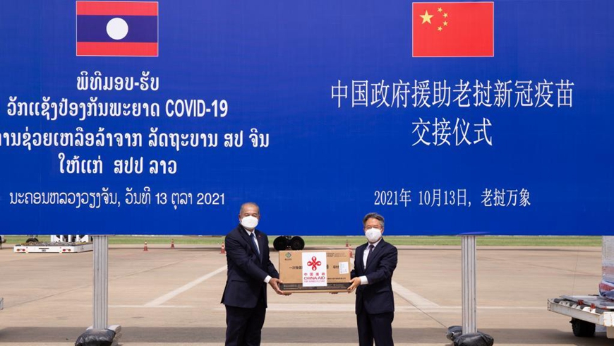 Пожертвованная правительством Китая 6-я партия вакцин против COVID-19 доставлена во Вьентьян
