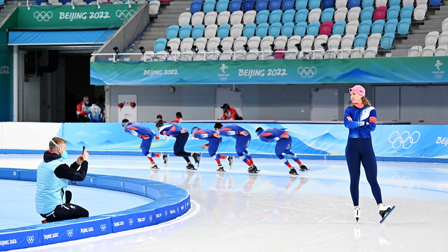Национальный стадион конькобежного спорта "Ледяная лента" в Пекине открыт для СМИ