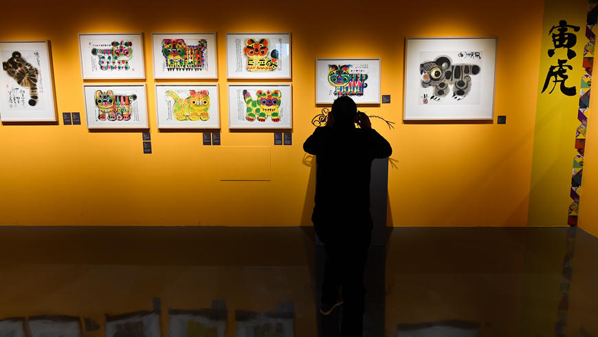 Выставка зодиака художника Хань Мэйлиня открылась в Хайкоу
