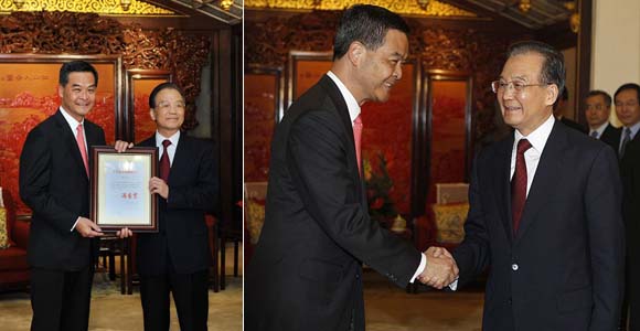 В Пекине состоялась встреча премьера Госсовета КНР Вэнь Цзябао с избранным главой администрации Сянгана Лян Чжэньином