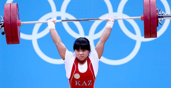 З. Чиншанло из Казахстана установила мировой рекорд в толчке в олимпийском турнире по тяжелой атлетике в весовой категории до 53 к