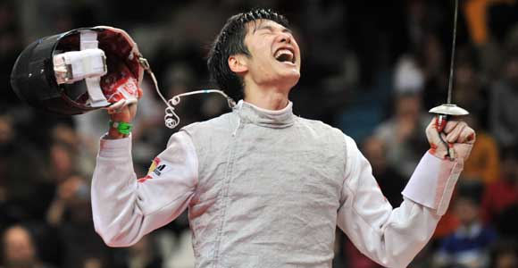 Китаец Лэй Шэн завоевал "золото" Олимпиады в Лондоне в индивидуальном турнире рапиристов