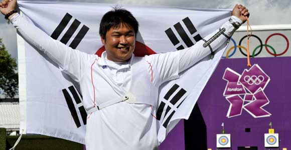 Южнокорейский спортсмен завоевал олимпийское "золото" в стрельбе из лука