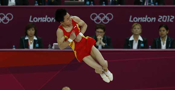 Цзоу Кай завоевал "золото" Олимпиады в Лондоне по гимнастике в вольных управлениях среди мужчин