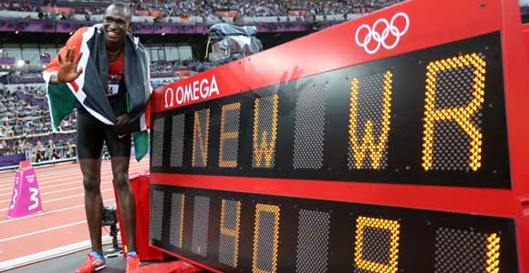 Кениец Давид Рудиша завоевал "золото" Олимпиады в Лондоне в беге на 800 м и установил новый мировой рекорд