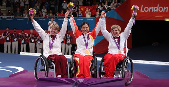 Китайская рапиристка Яо Фан завоевала золотую медаль на Паралимпиаде-2012
