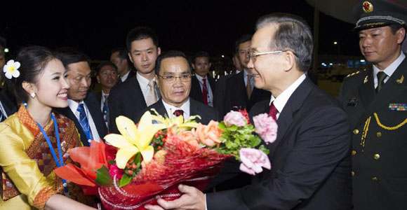 Вэнь Цзябао прибыл во Вьентьян на саммит Азия-Европа, он также нанесет визит в Лаос