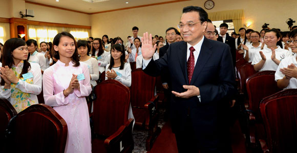 Ли Кэцян призвал молодежь Китая и Вьетнама продолжать дружбу между двумя странами