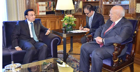 Ли Кэцян встретился с президентом Греции Каролосом Папульясом