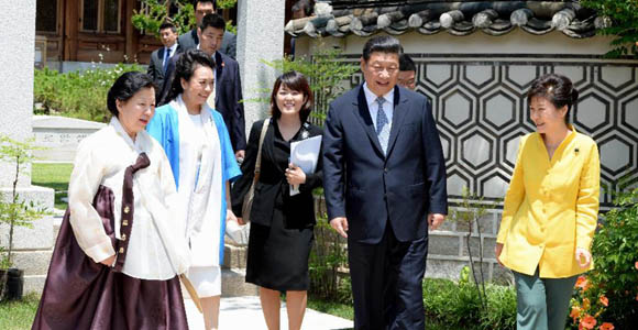 Председатель КНР Си Цзиньпин и президент Республики Корея Пак Кын Хе в пятницу снова встретились в Сеуле
