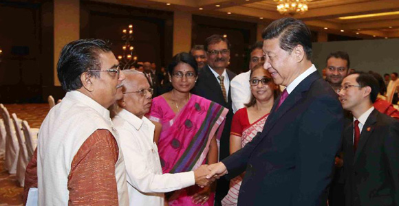 Си Цзиньпин встретился с индийскими представителями друзей Китая и дружественных организаций, вручил им награду Дружбы пяти принципов мирного сосуществования