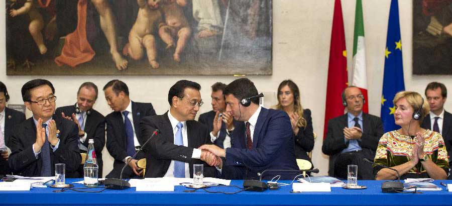 Ли Кэцян и Маттео Ренци провели встречу с членами китайско-итальянского комитета предпринимателей и представителями предпринимателей