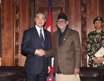 Премьер-министр Непала встретился с Ван И