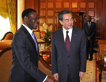 Китай готов укреплять политическое взаимодоверие с Экваториальной Гвинеей -- министр иностранных дел КНР Ван И