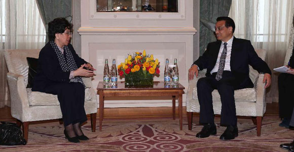 Ли Кэцян провел встречу с главой ВОЗ